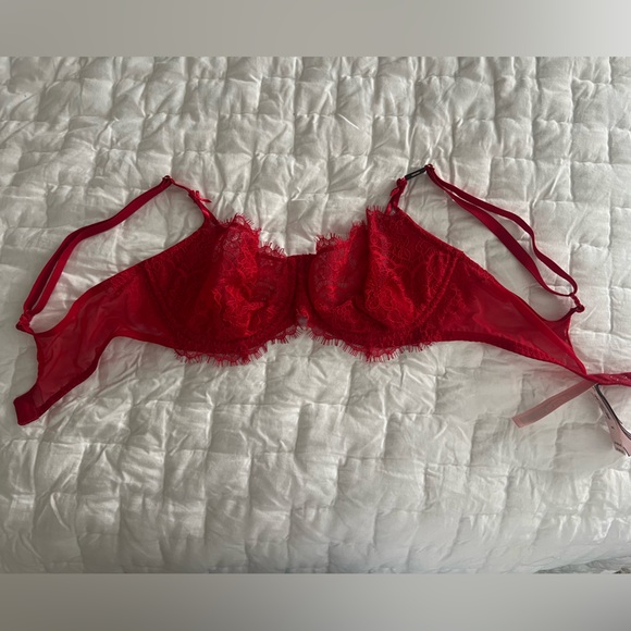 NWT- VS Dream Angles Demi push up 34C - Picture 3 of 5